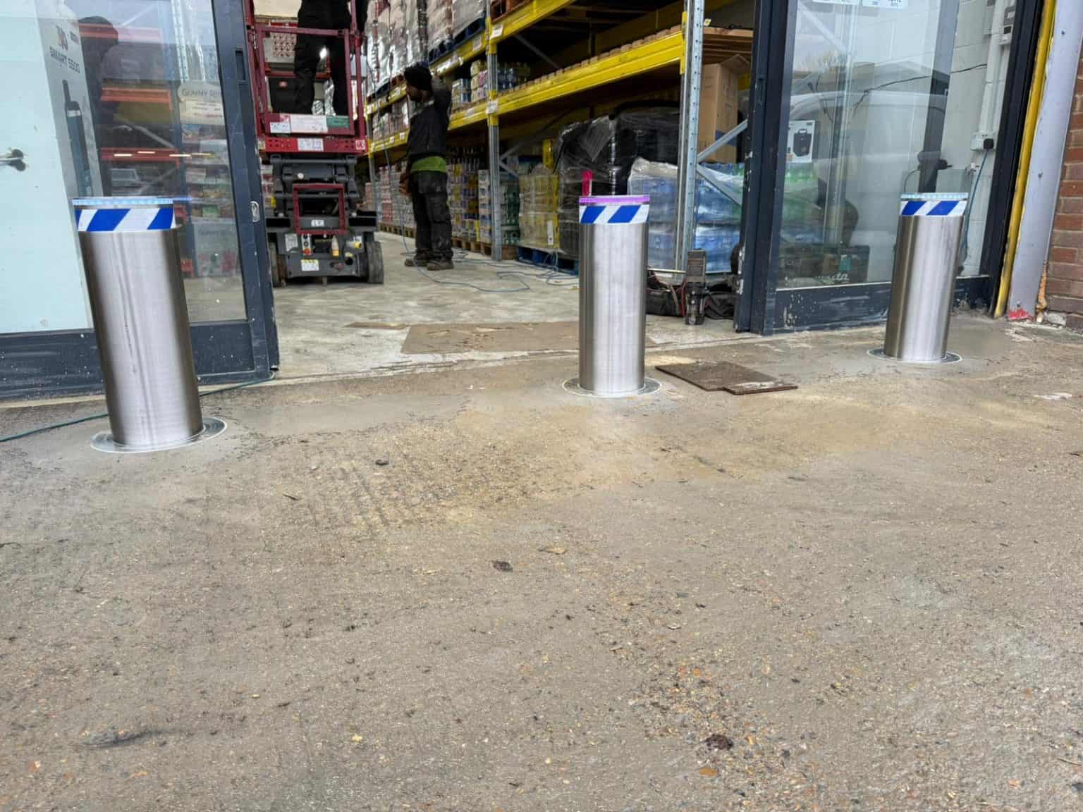 Automatic stainless steel bollard